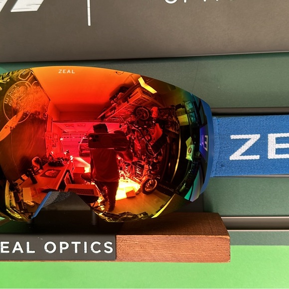 Zeal Optics snow goggle - Portal XL- polarized (NEW) - Picture 3 of 3